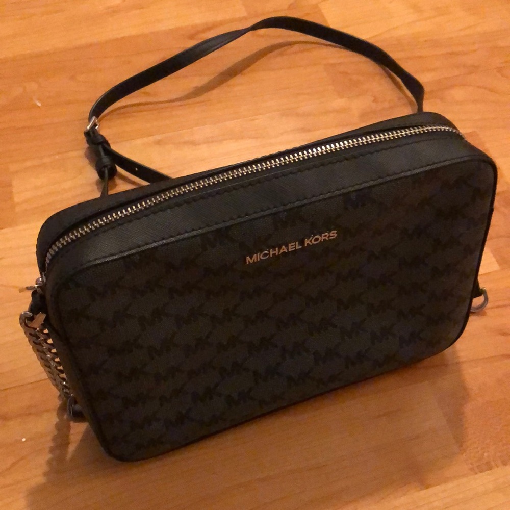 MICHAEL KORS JET SET ITEM LG EW CROSSBODY LEATHER